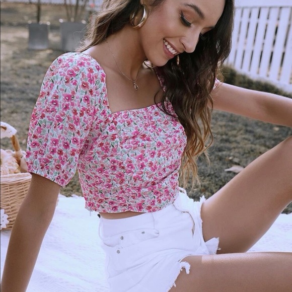 Adorable flower top - Picture 1 of 2